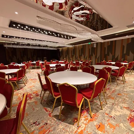 Wyndham Hotel *